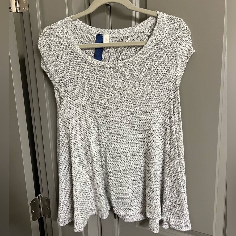 Speckled grey shirt. Size M.